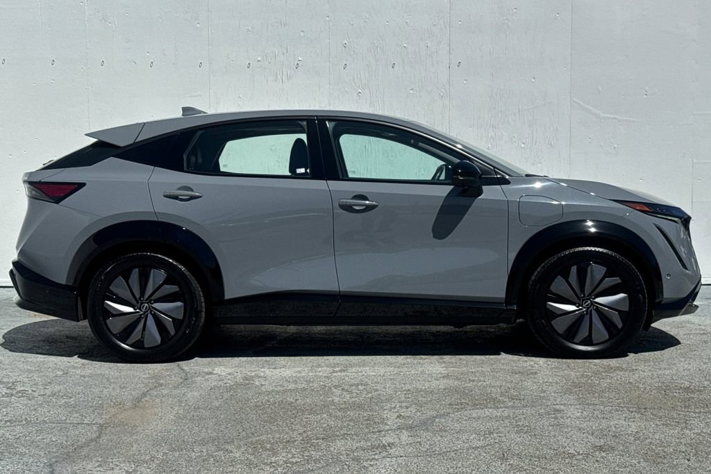 Used 2024 Nissan Ariya AWD image 2