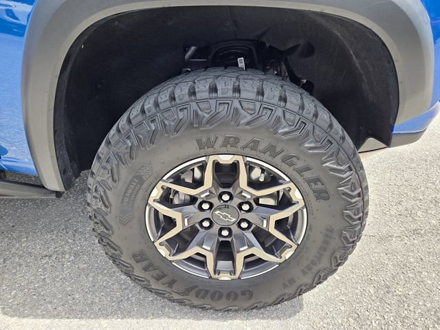 Used 2024 Chevrolet Colorado ZR2 w/ Safety Package AWD/4WD image 9