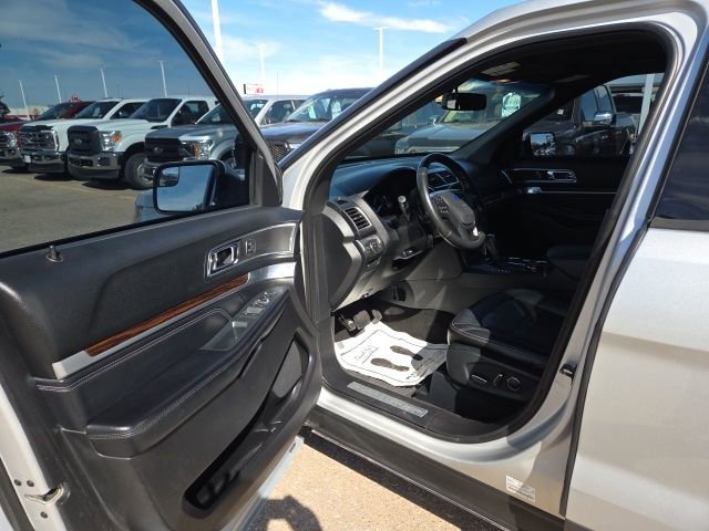 Used 2017 Ford Explorer Limited image 19