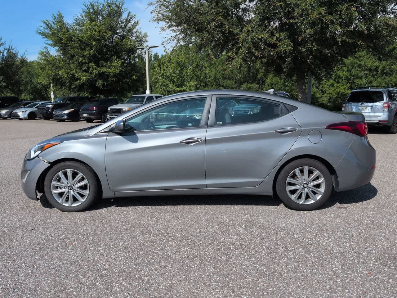 Used 2014 Hyundai Elantra SE w/ Option Group 02 FWD image 3