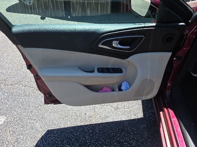 Used 2015 Chrysler 200 Limited w/ Convenience Group FWD image 11