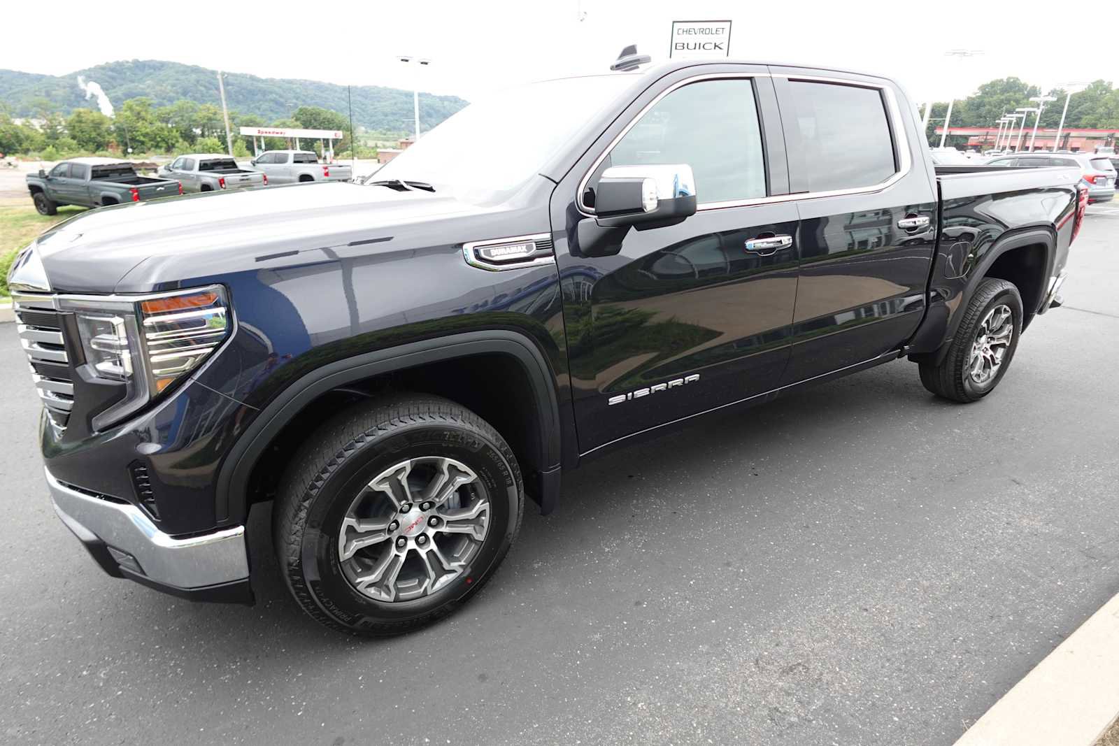 New 2026 GMC Sierra 1500 SLT w/ SLT Convenience Package image 7