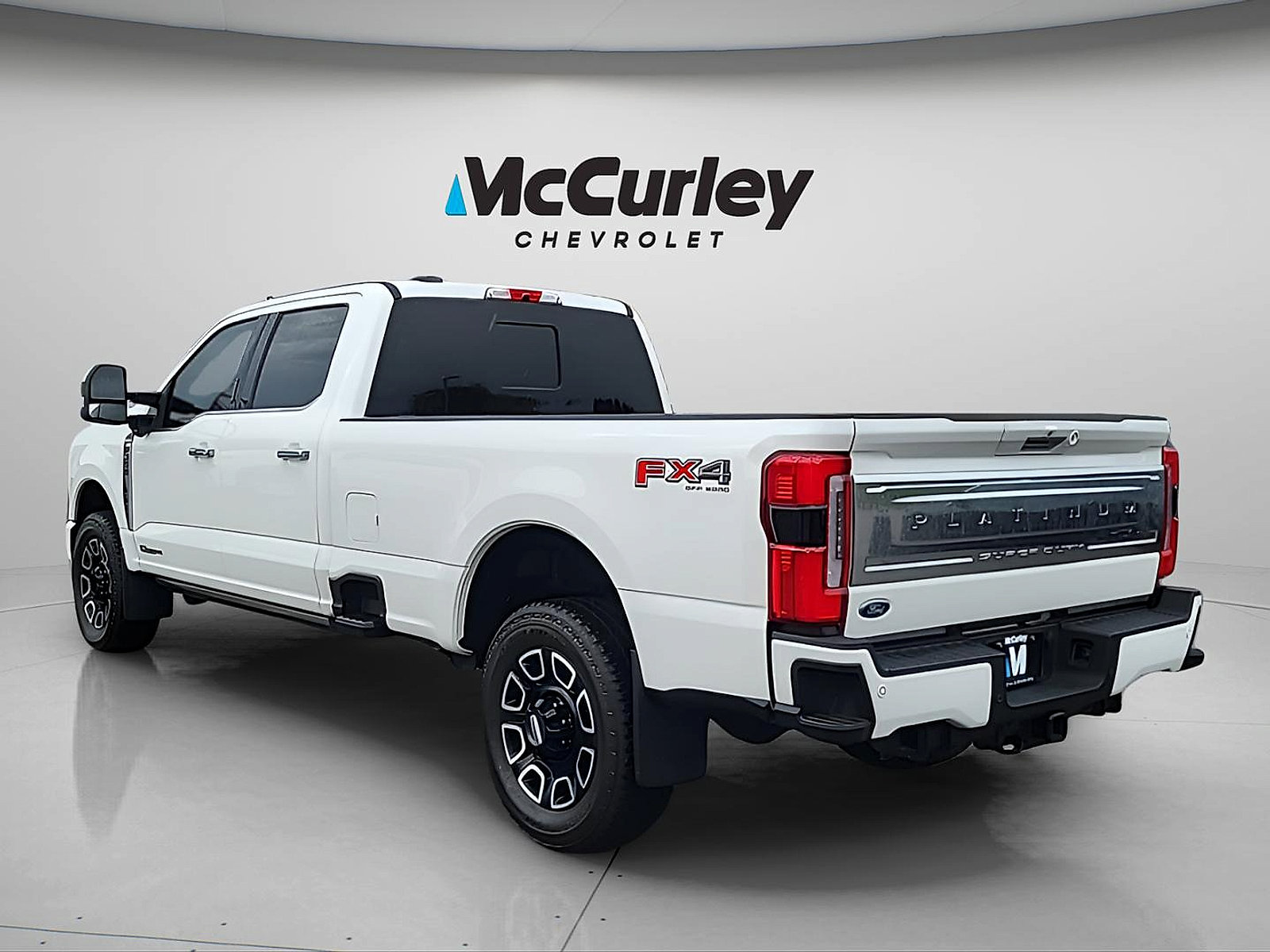 Used 2024 Ford F350 Platinum AWD/4WD image 8