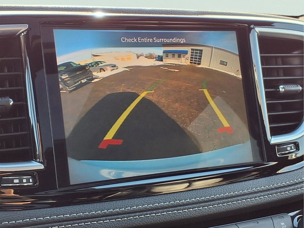 Used 2025 Chrysler Pacifica Limited FWD image 7