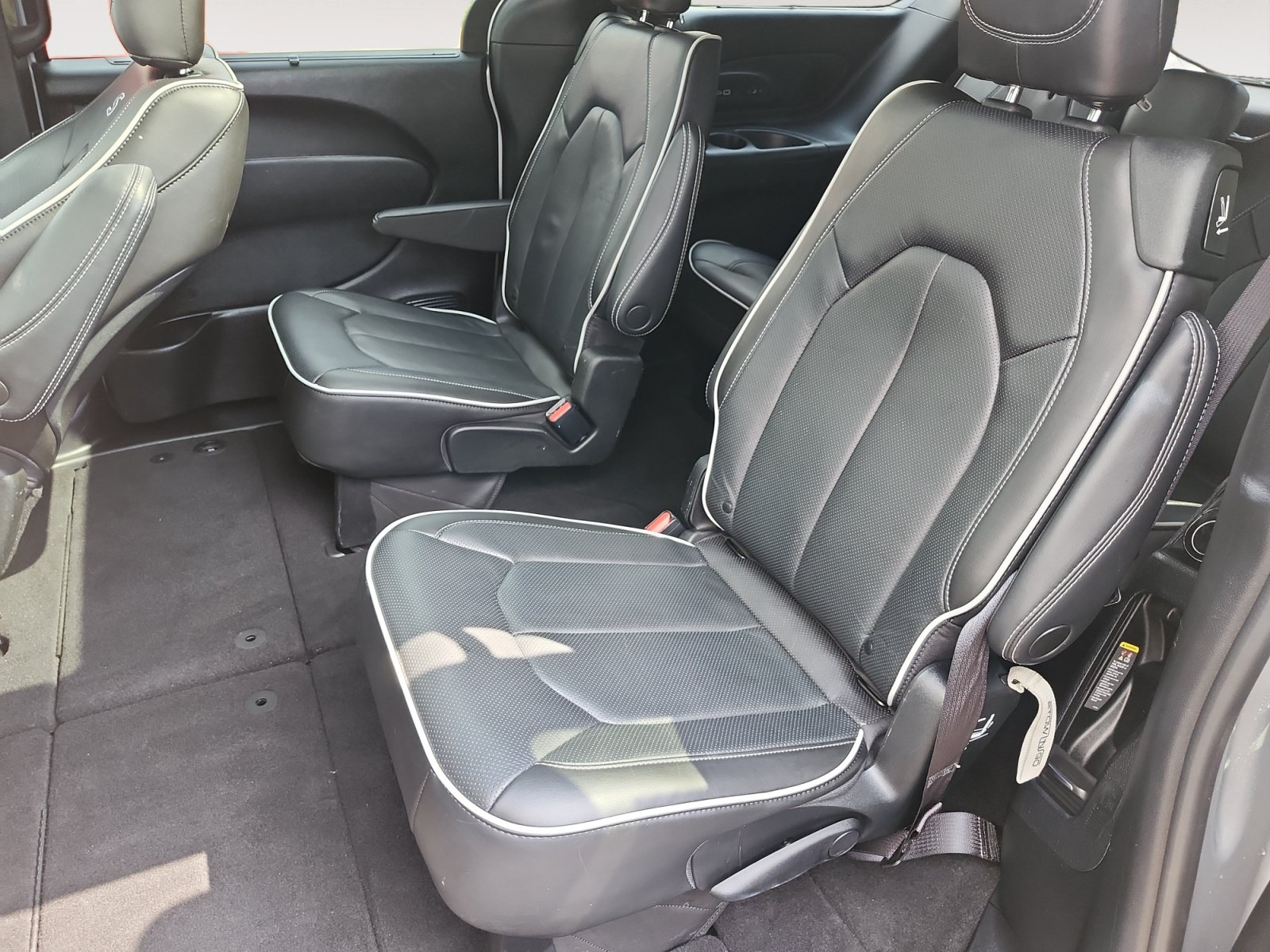 Used 2022 Chrysler Pacifica Limited w/ S Appearance Package FWD image 13