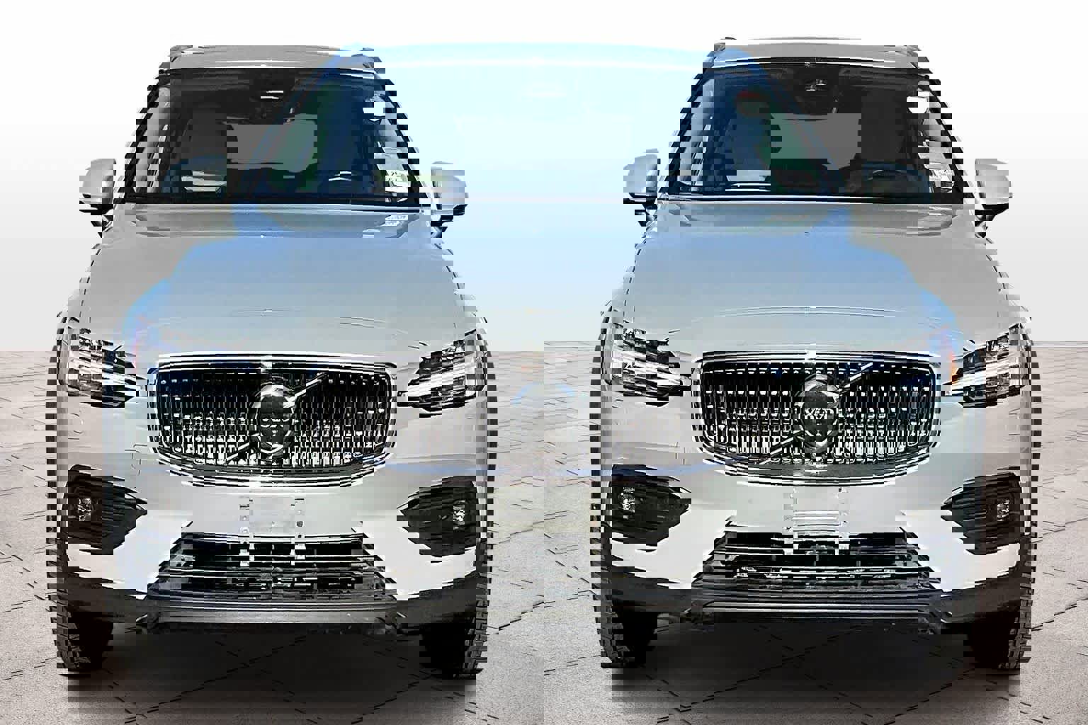 Used 2024 Volvo V60 B5 Cross Country Plus image 3