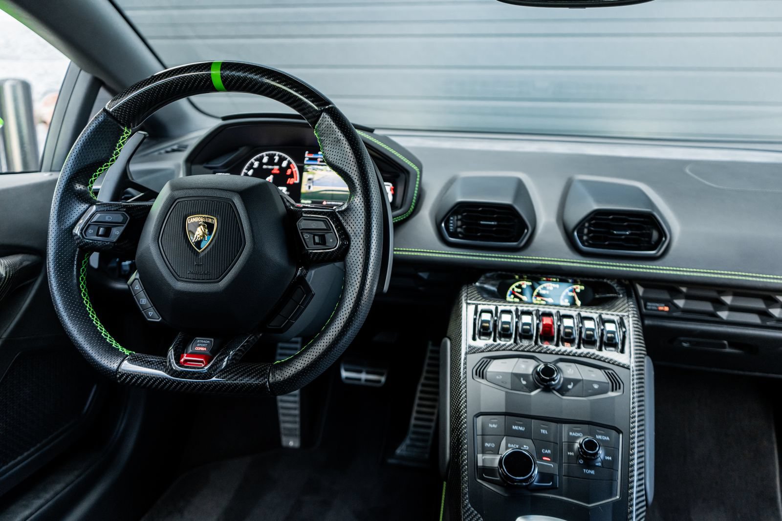 Used 2015 Lamborghini Huracan LP 610-4 AWD/4WD image 11