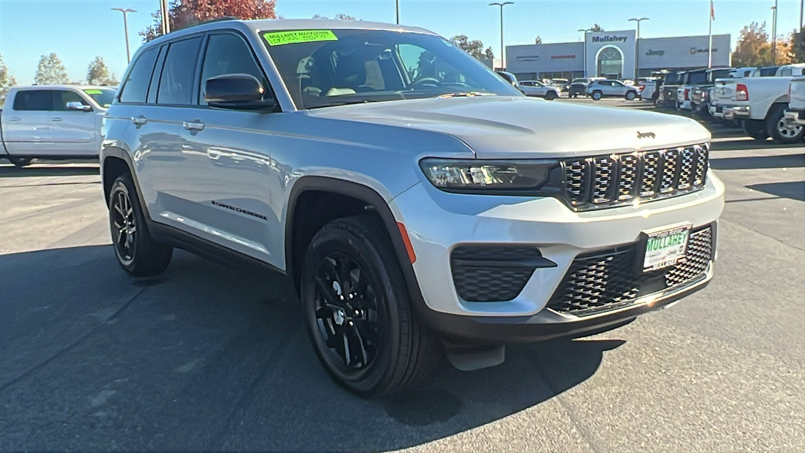 New 2025 Jeep Grand Cherokee Laredo
