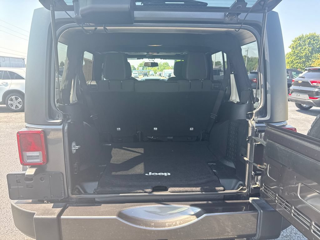 Used 2017 Jeep Wrangler Unlimited Sahara w/ Dual Top Group AWD/4WD image 35