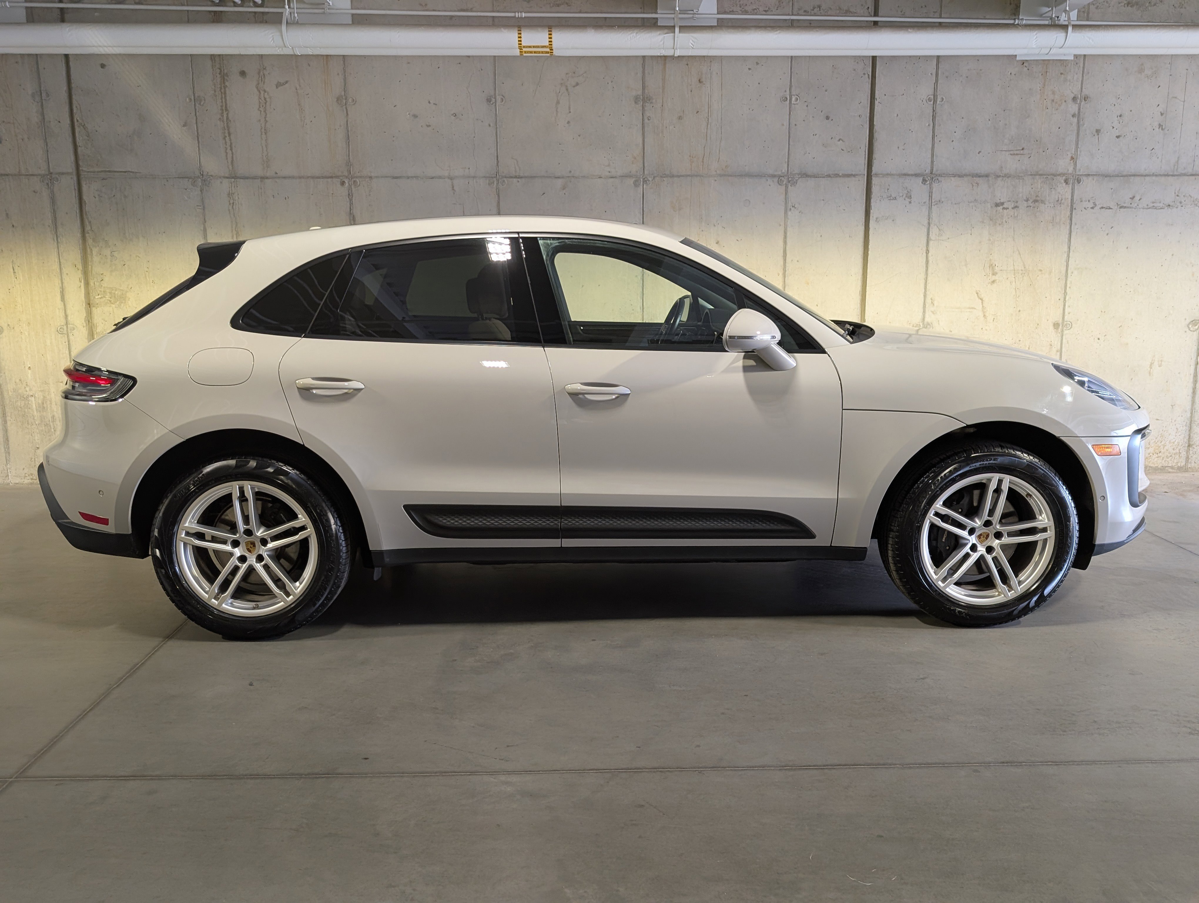 Certified 2022 Porsche Macan image 10