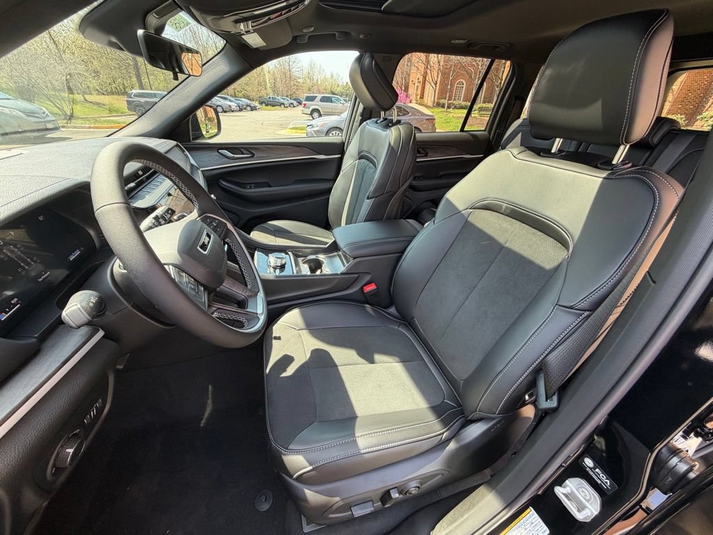 New 2026 Jeep Grand Cherokee Altitude AWD/4WD image 14