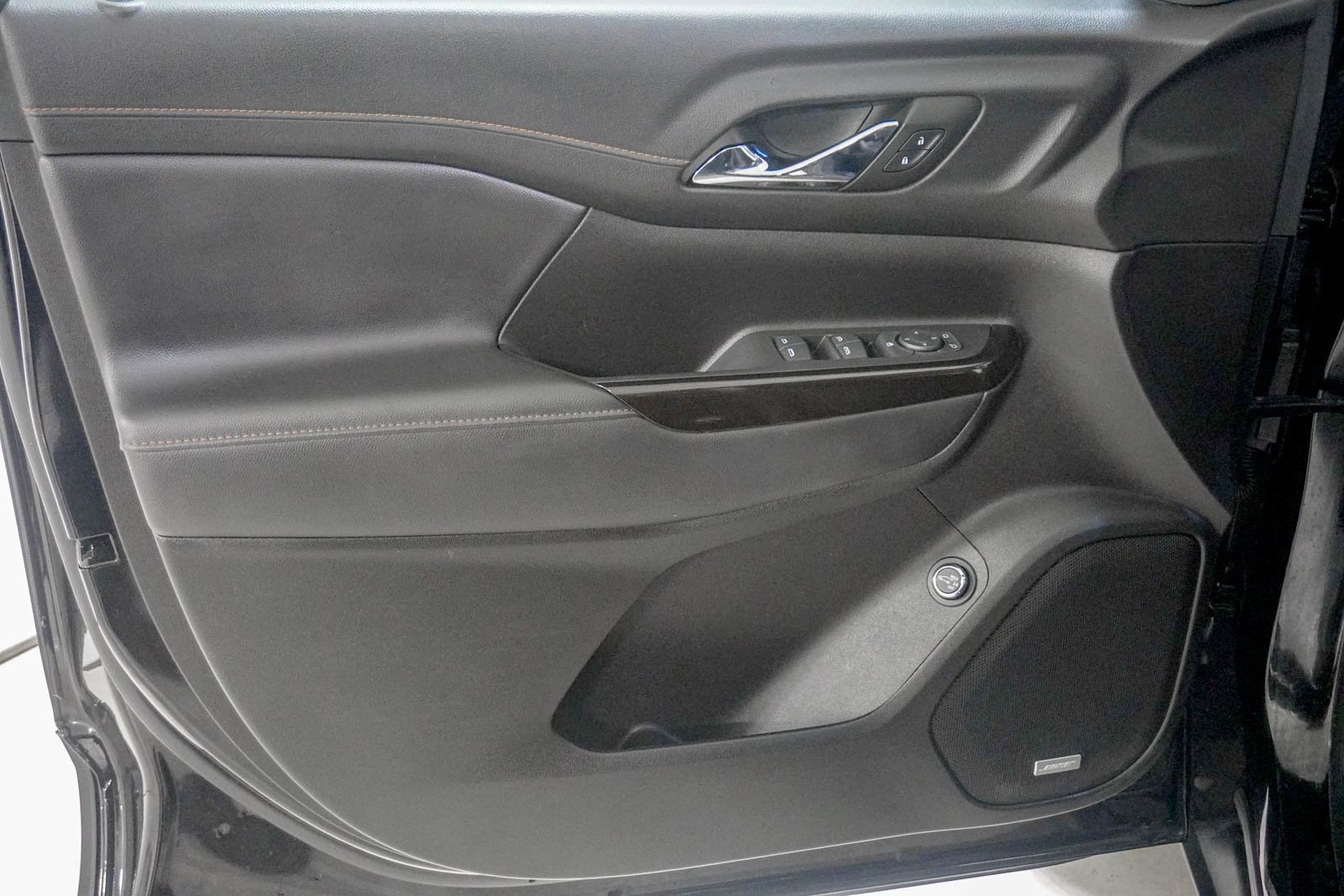 Used 2023 GMC Acadia AT4 image 17