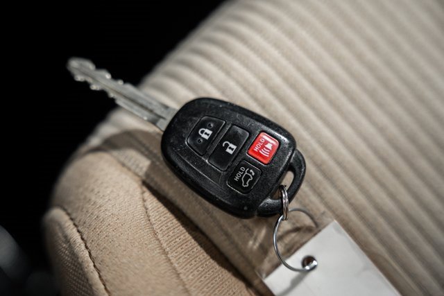 Used 2015 Toyota RAV4 XLE image 40