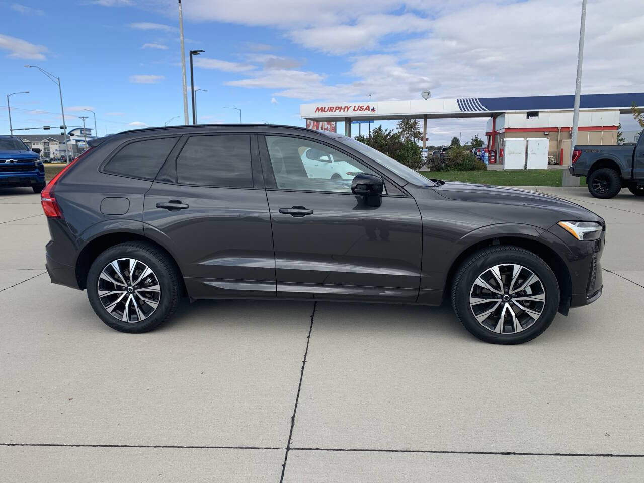 Used 2025 Volvo XC60 B5 Plus w/ Climate Package image 7