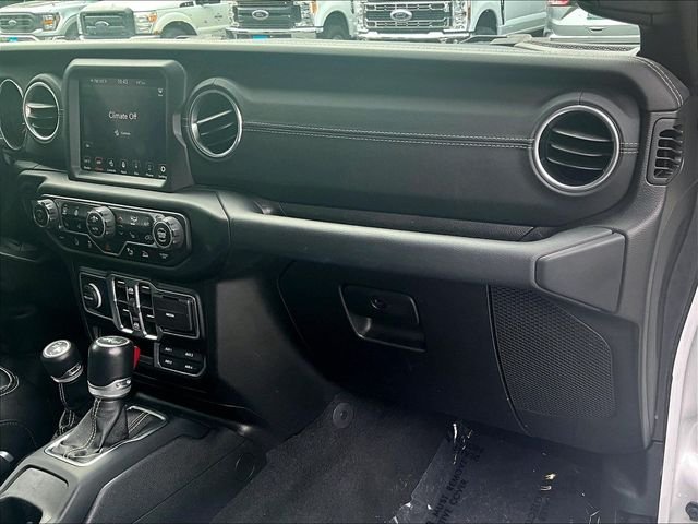 Used 2021 Jeep Wrangler Unlimited Sahara w/ Uconnect 4C Nav & Sound Group AWD/4WD image 17