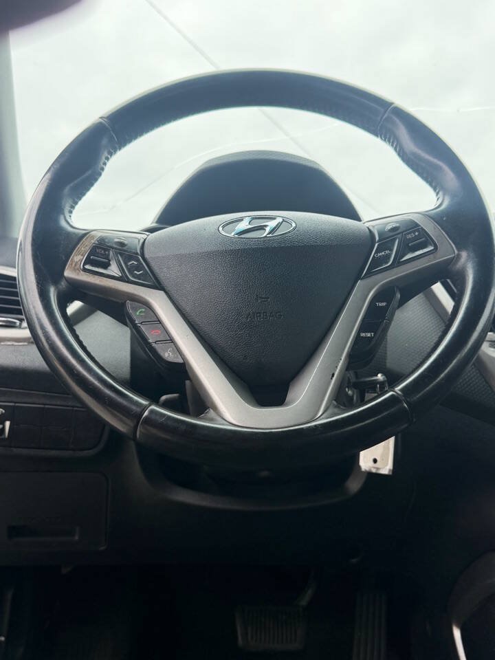 Used 2017 Hyundai Veloster FWD image 15