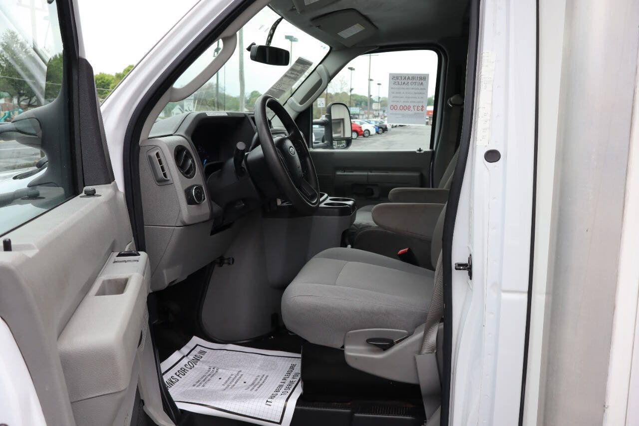 Used 2022 Ford E-450 and Econoline 450 Super Duty w/ Power Windows & Locks Group RWD image 7