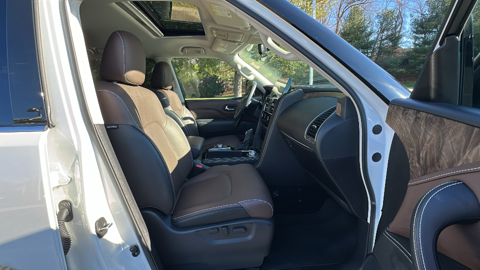 Certified 2024 INFINITI QX80 Premium Select w/ Cargo Package image 24