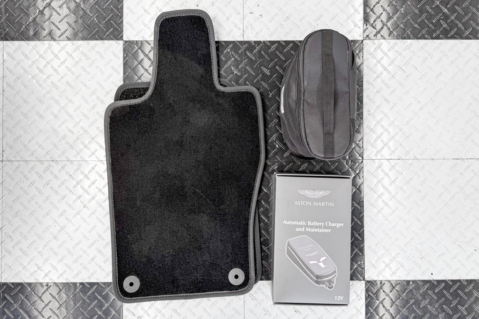 Used 2024 Aston Martin DB12 Coupe RWD image 28