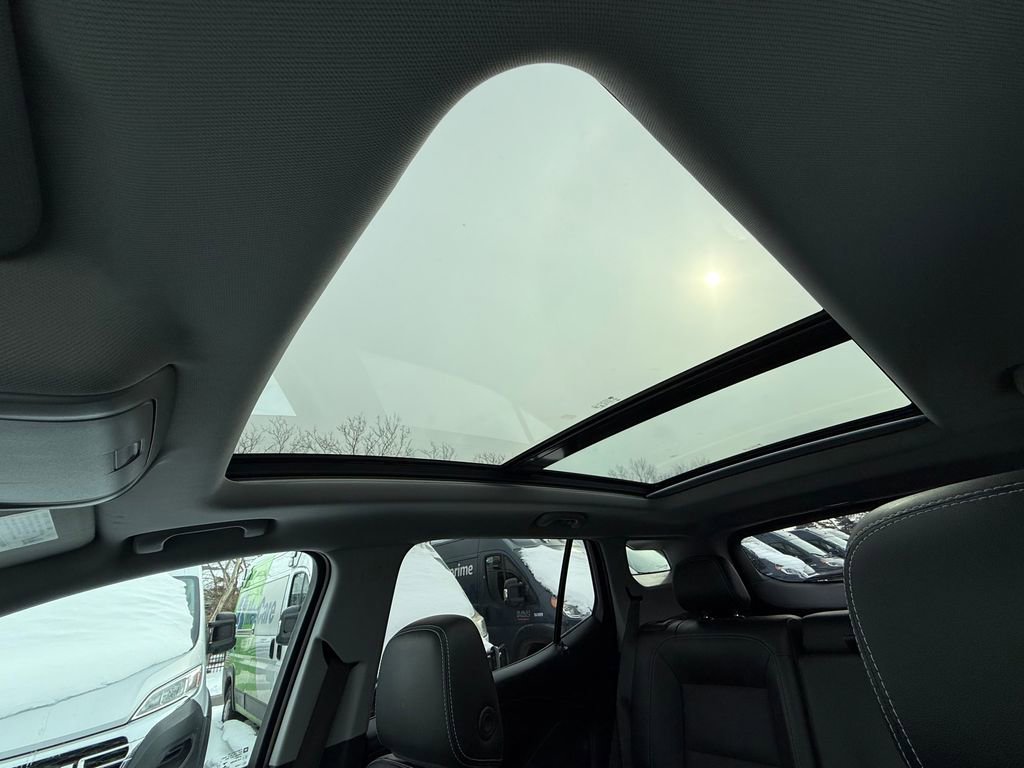 Used 2022 GMC Terrain SLT w/ Tech Package image 29