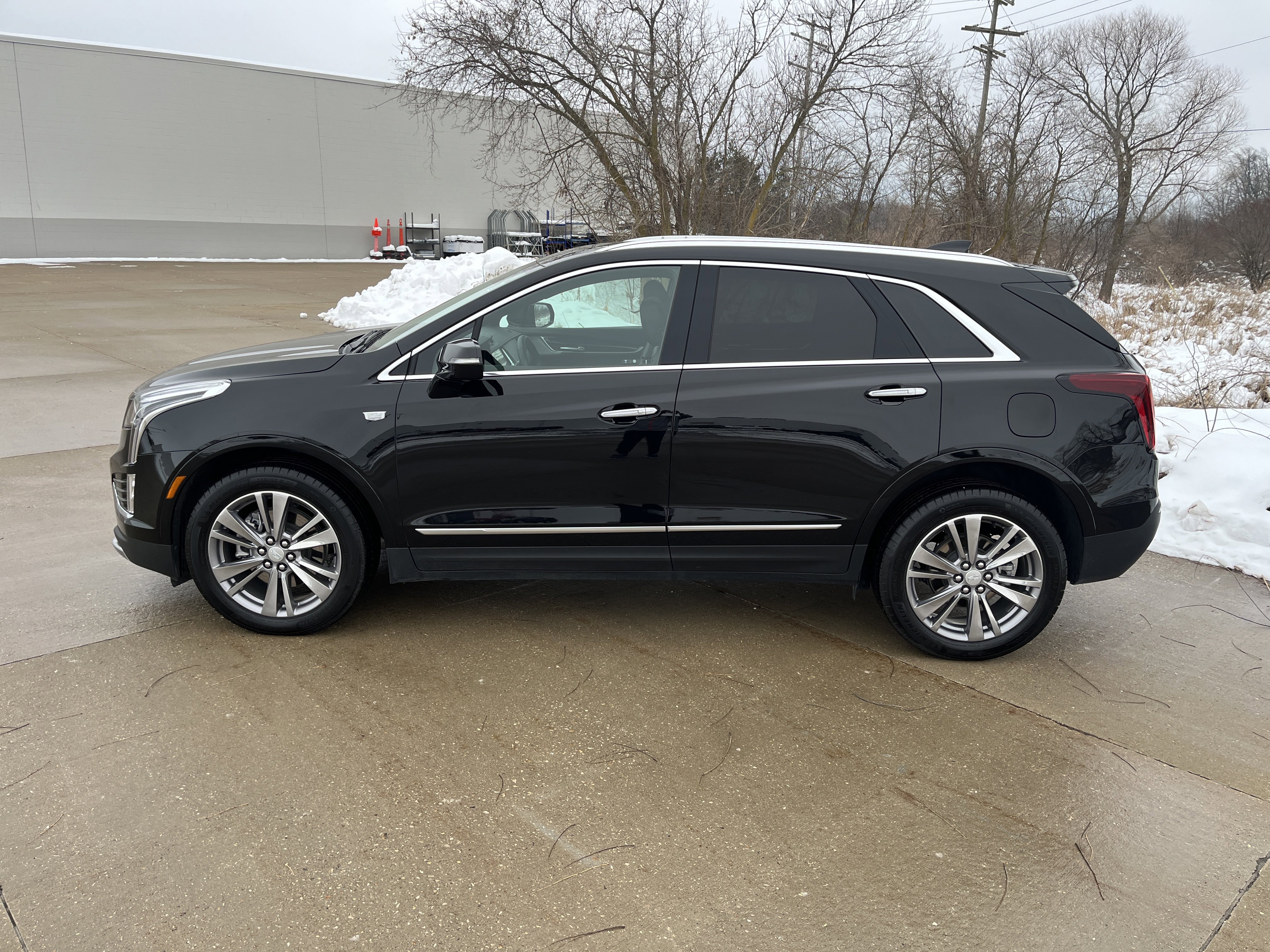 Used 2025 Cadillac XT5 Premium Luxury image 3