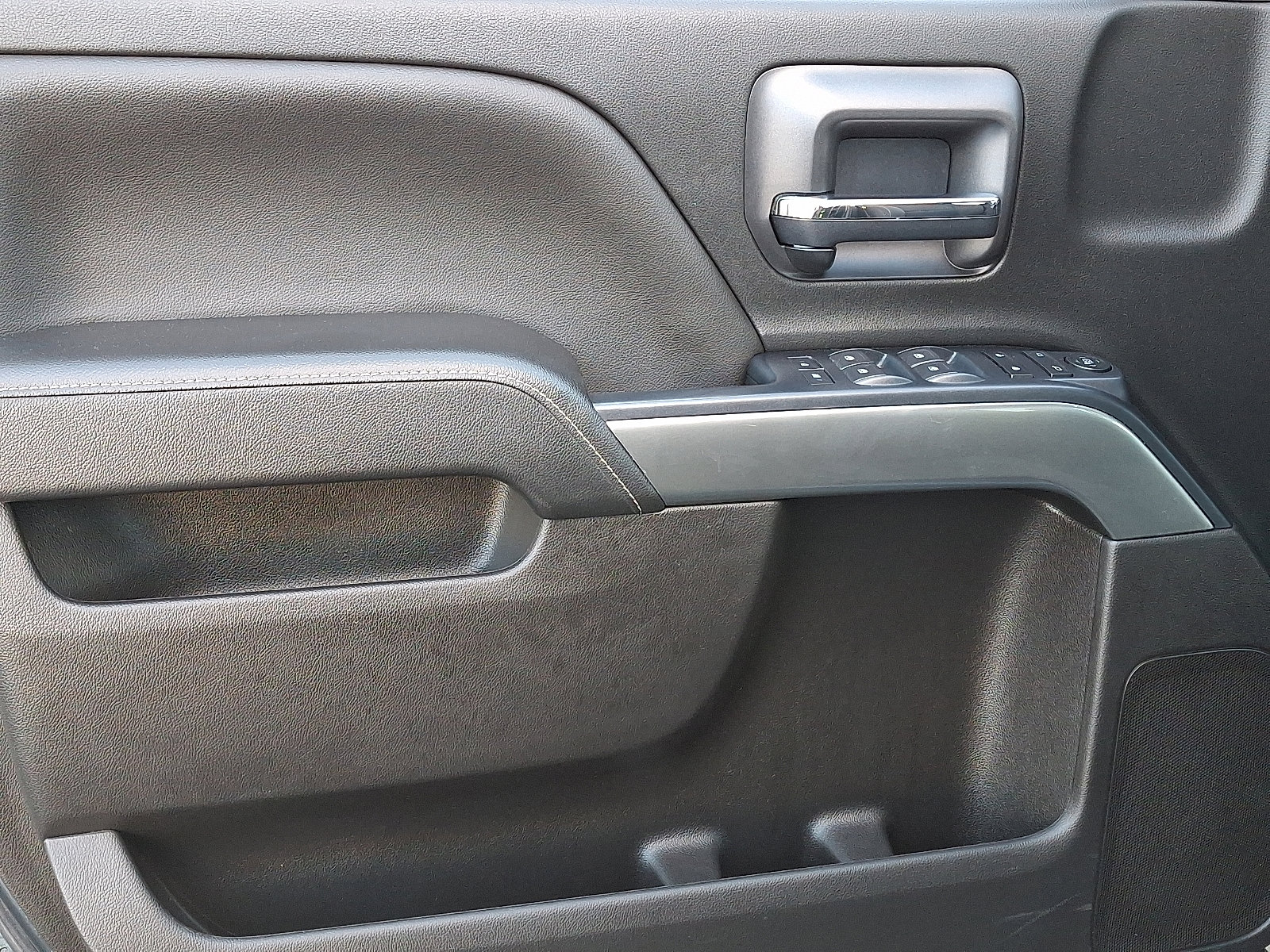 Used 2018 Chevrolet Silverado 1500 LT w/ All Star Edition image 13