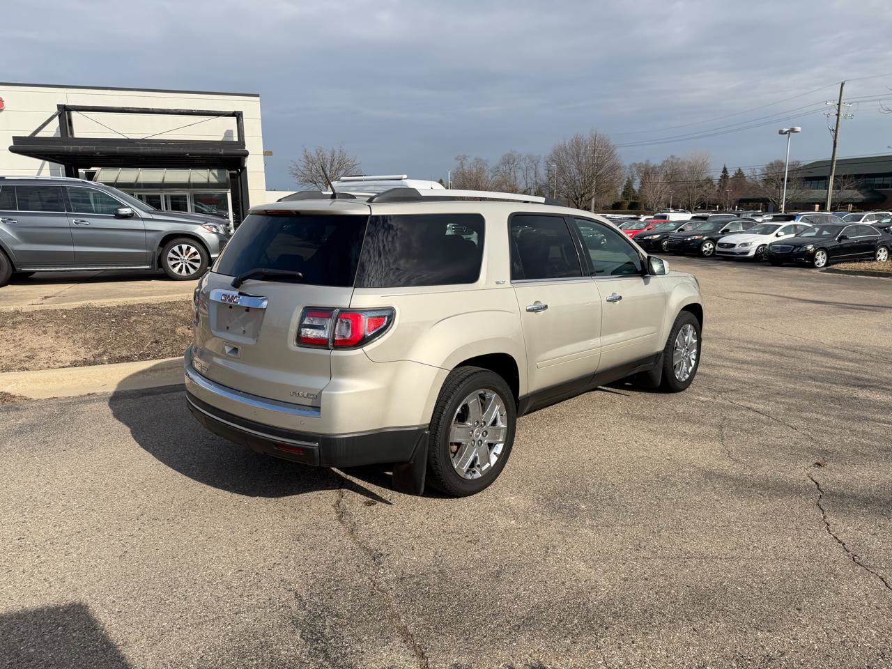 Used 2017 GMC Acadia Limited SLT AWD/4WD image 5
