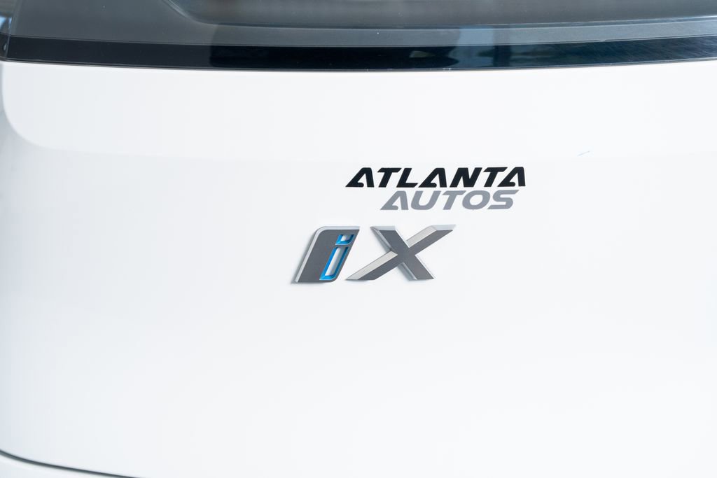 Used 2024 BMW iX xDrive50 w/ Sport Package AWD/4WD image 23
