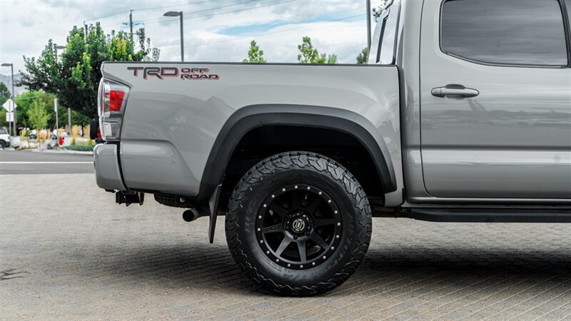 Used 2022 Toyota Tacoma TRD Off-Road w/ Technology Package RWD image 12