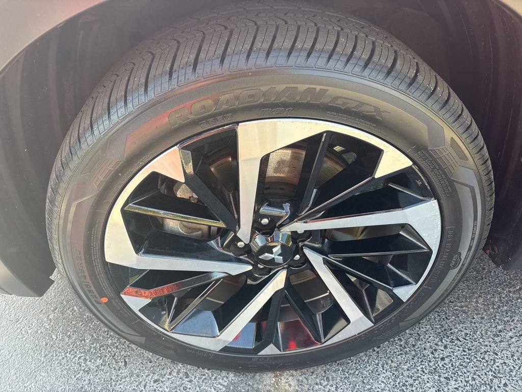 Used 2023 Mitsubishi Outlander 4WD Plug-In Hybrid image 9