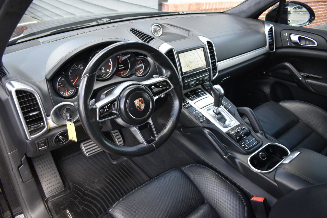 Used 2015 Porsche Cayenne Turbo AWD/4WD image 10