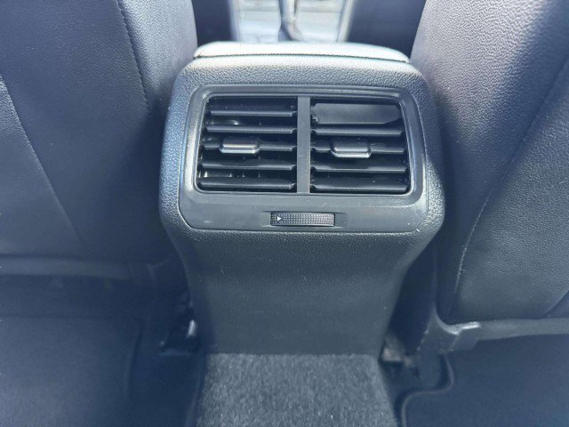 Used 2017 Volkswagen Golf SE image 36