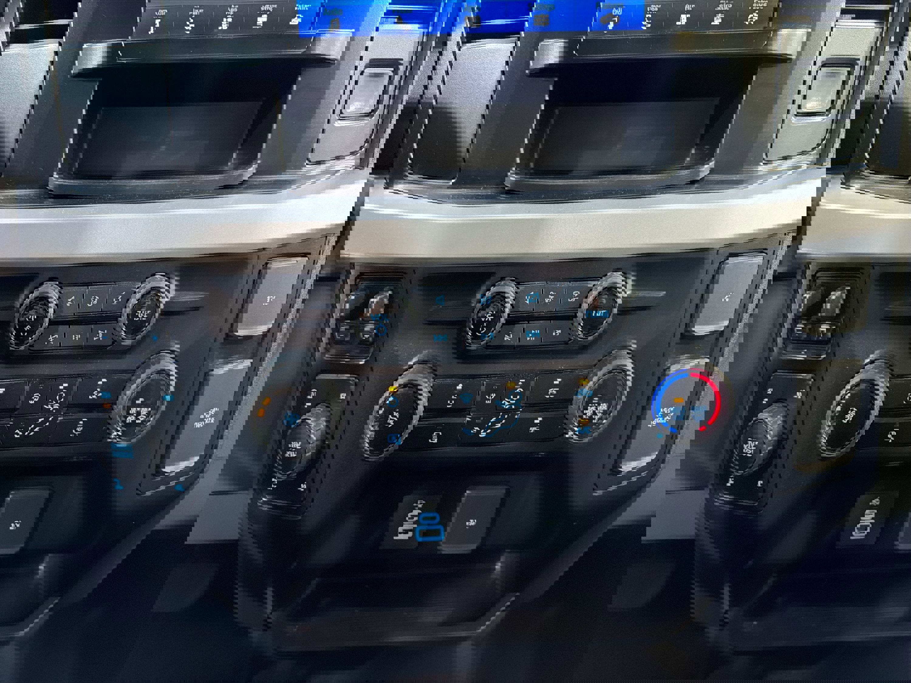 Used 2024 Ford F250 XLT w/ FX4 Off-Road Package image 19