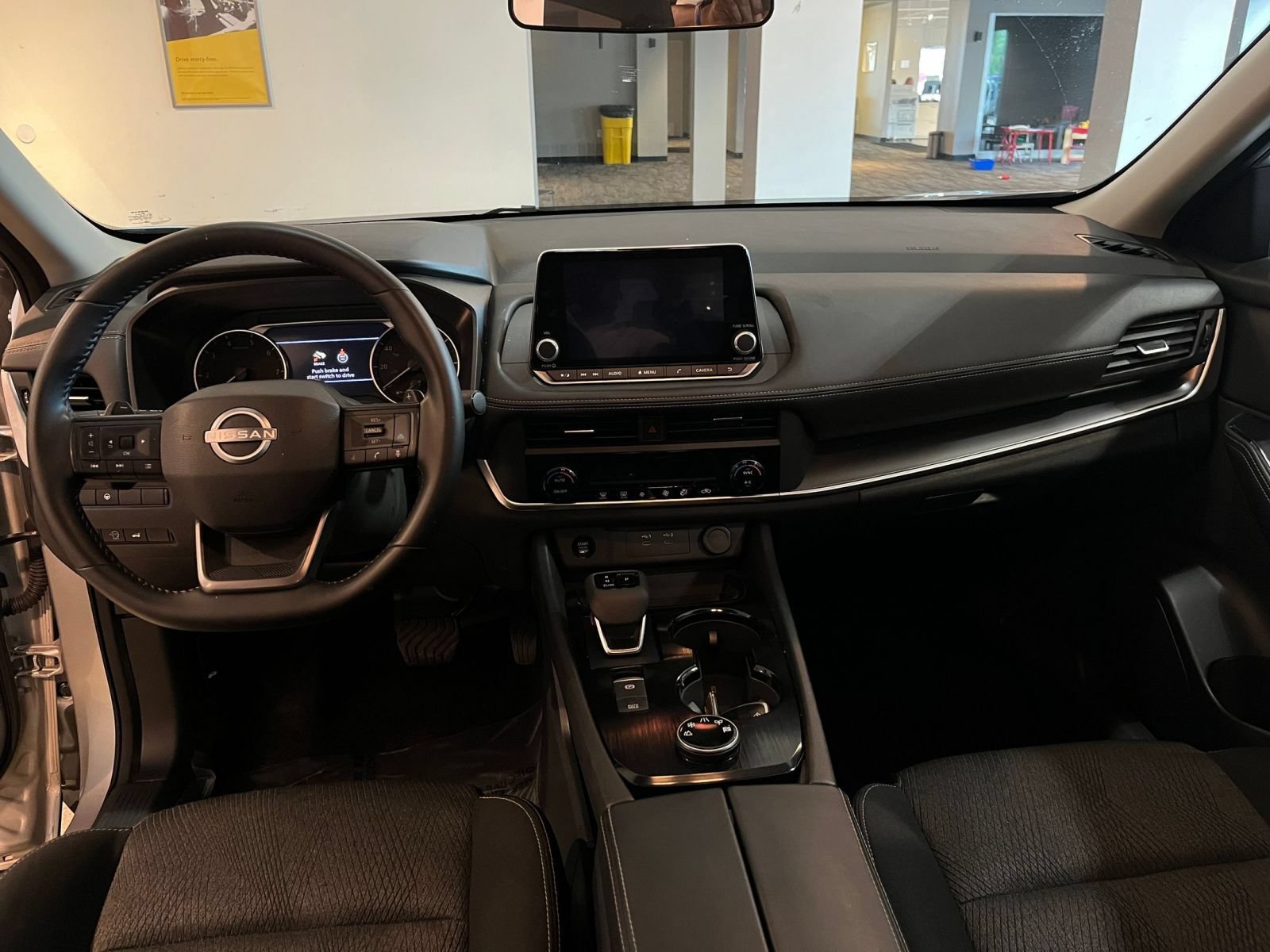 Used 2025 Nissan Rogue SV AWD/4WD image 34