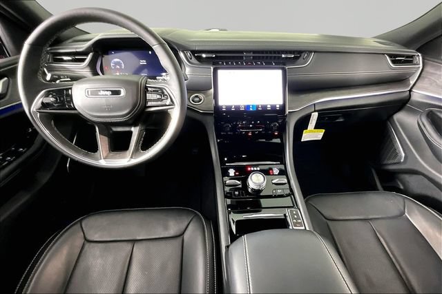 Used 2023 Jeep Grand Cherokee Overland AWD/4WD image 7