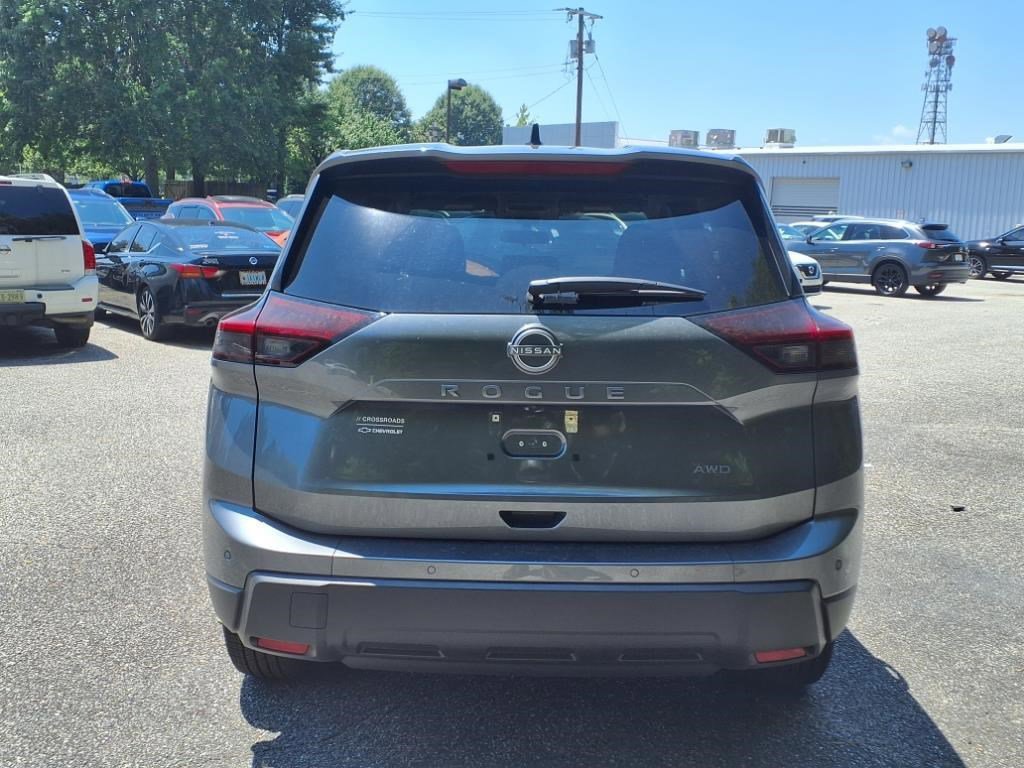 Used 2025 Nissan Rogue S image 6
