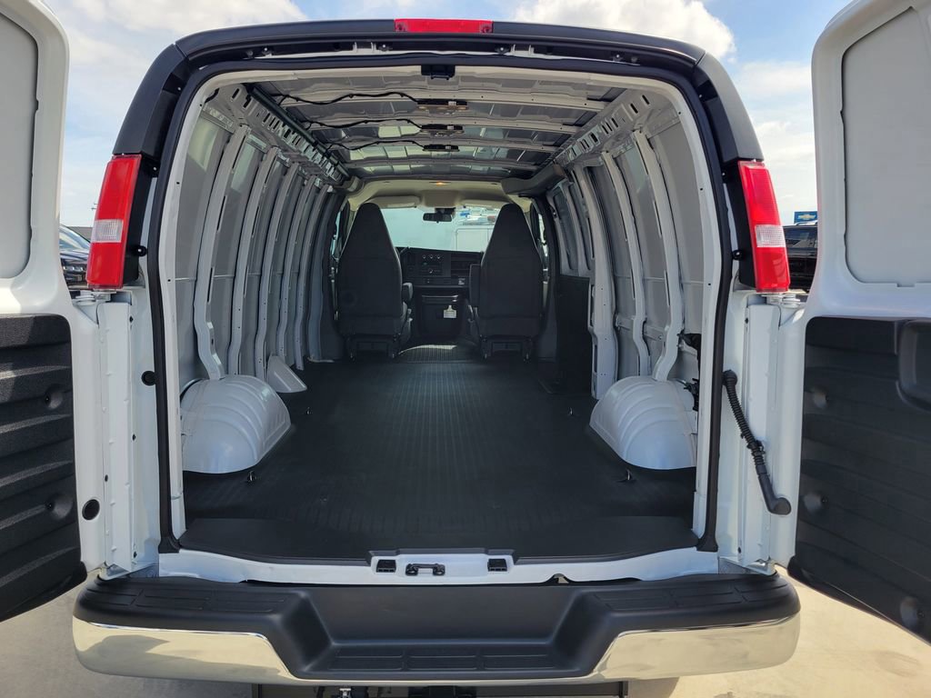 New 2026 Chevrolet Express 3500 Extended RWD image 16