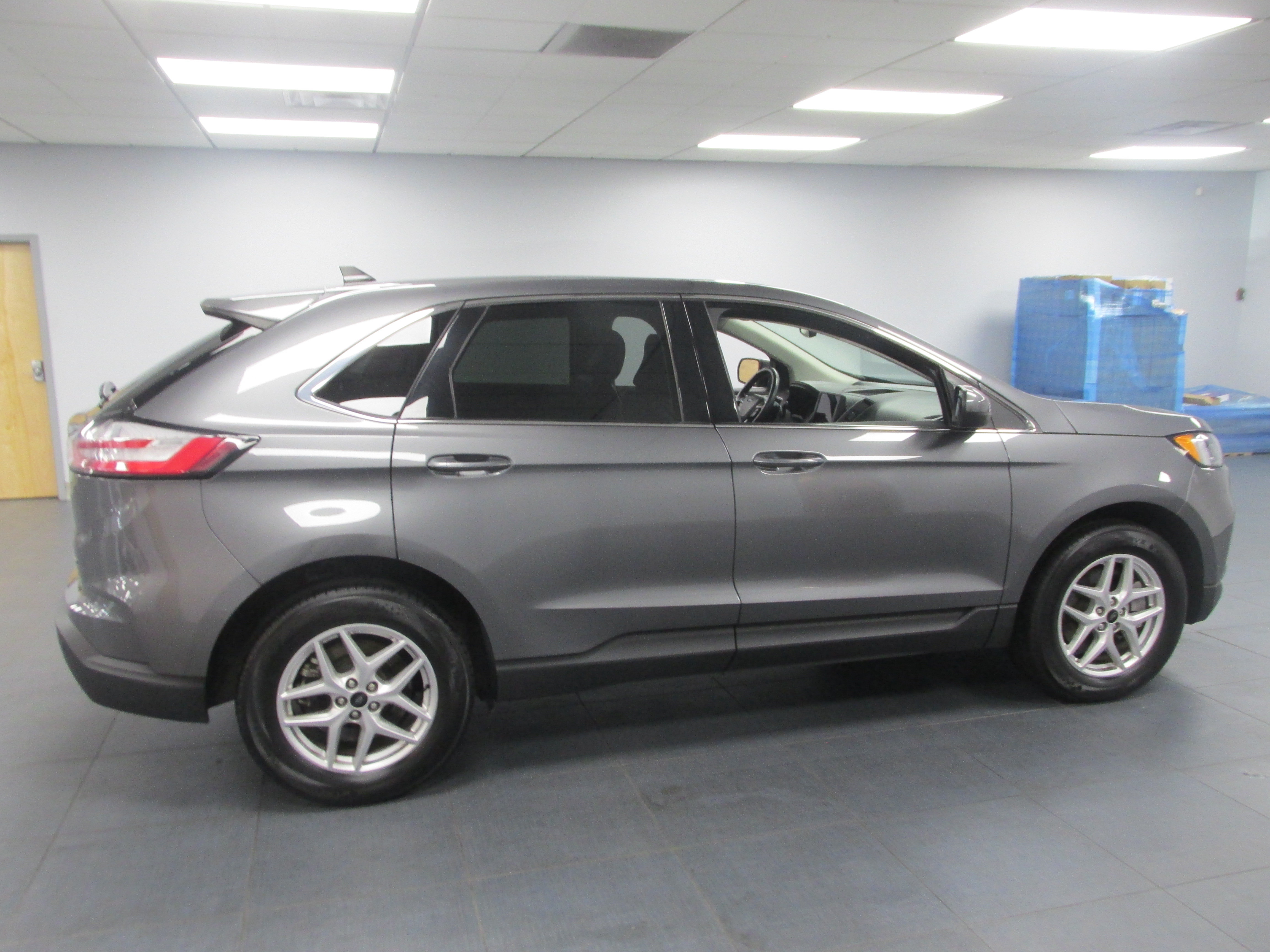 Used 2024 Ford Edge SEL AWD/4WD image 4