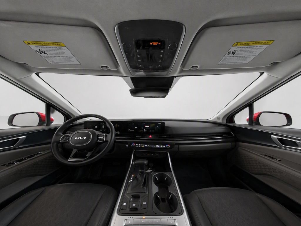 Certified 2025 Kia Carnival FWD image 29
