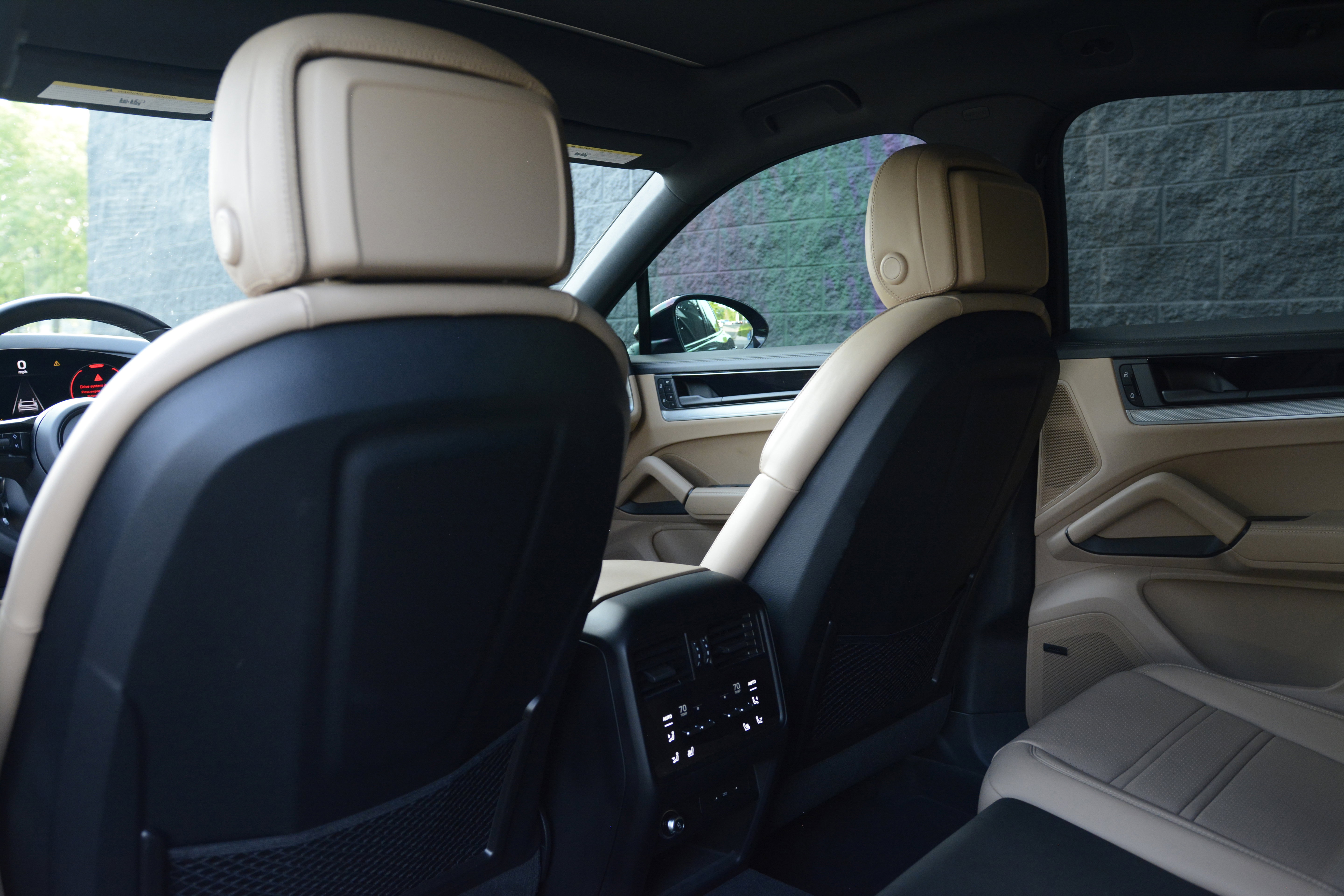 Certified 2025 Porsche Cayenne Coupe image 34