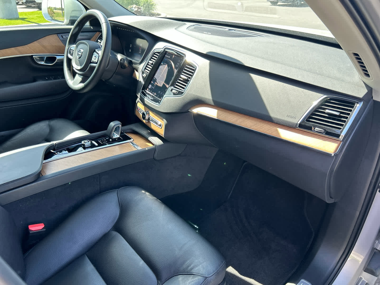 Used 2023 Volvo XC90 B6 Plus image 13