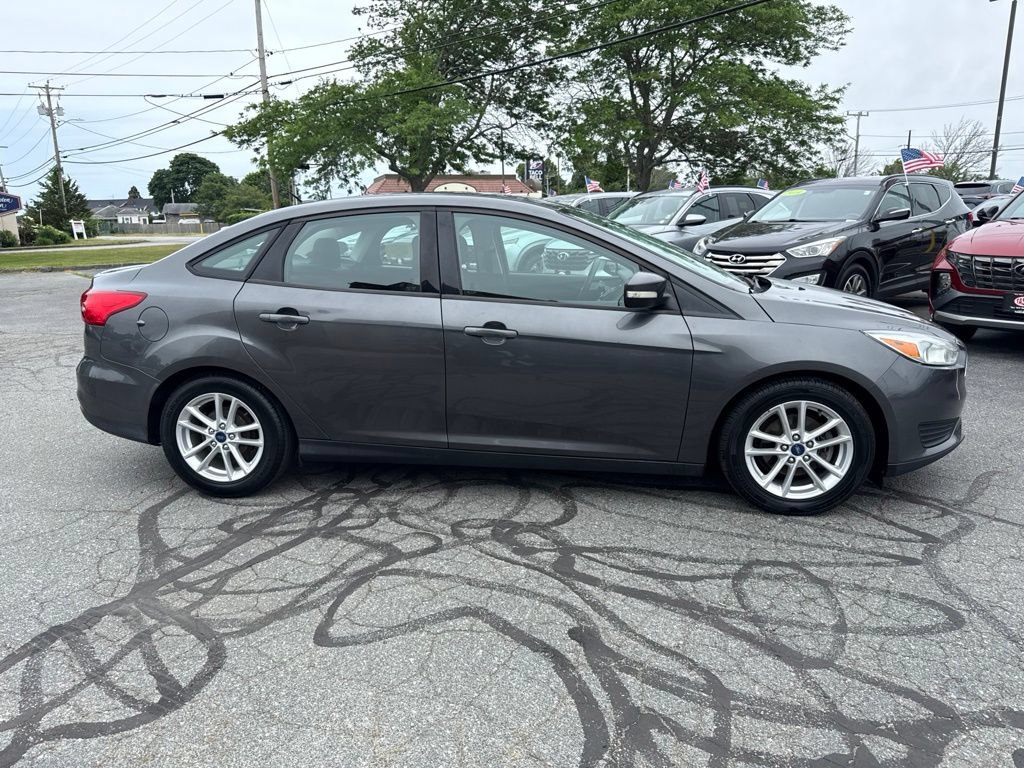 Used 2015 Ford Focus SE FWD image 4