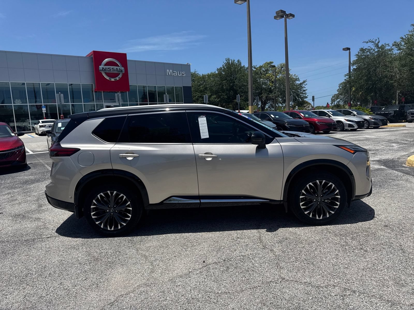 Certified 2024 Nissan Rogue Platinum FWD image 8