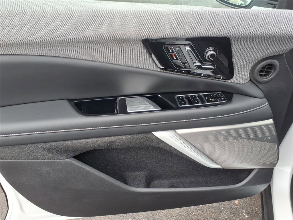 Certified 2025 Cadillac Optiq Luxury 1 w/ LPO, Floor Liner Package image 21