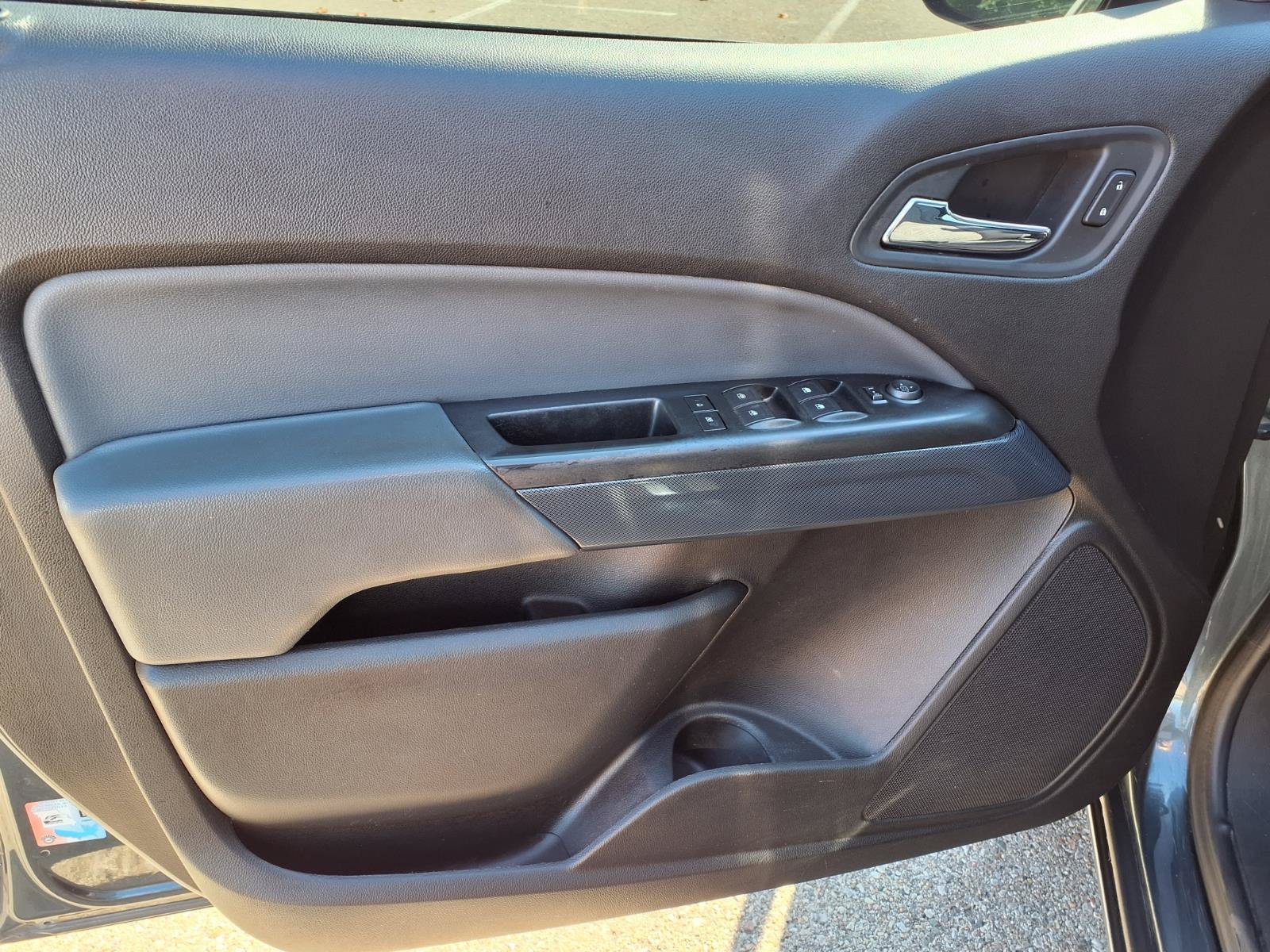 Used 2015 Chevrolet Colorado Z71 AWD/4WD image 13