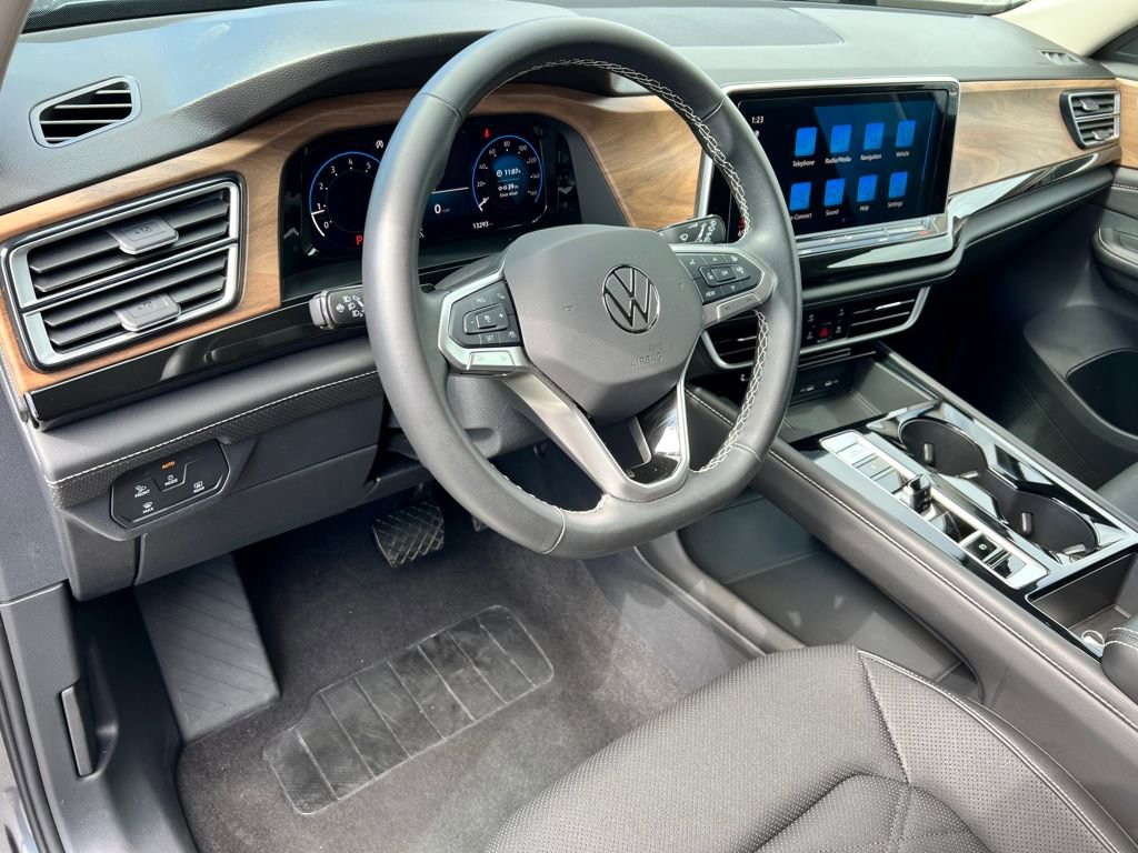 Used 2025 Volkswagen Atlas SE image 22
