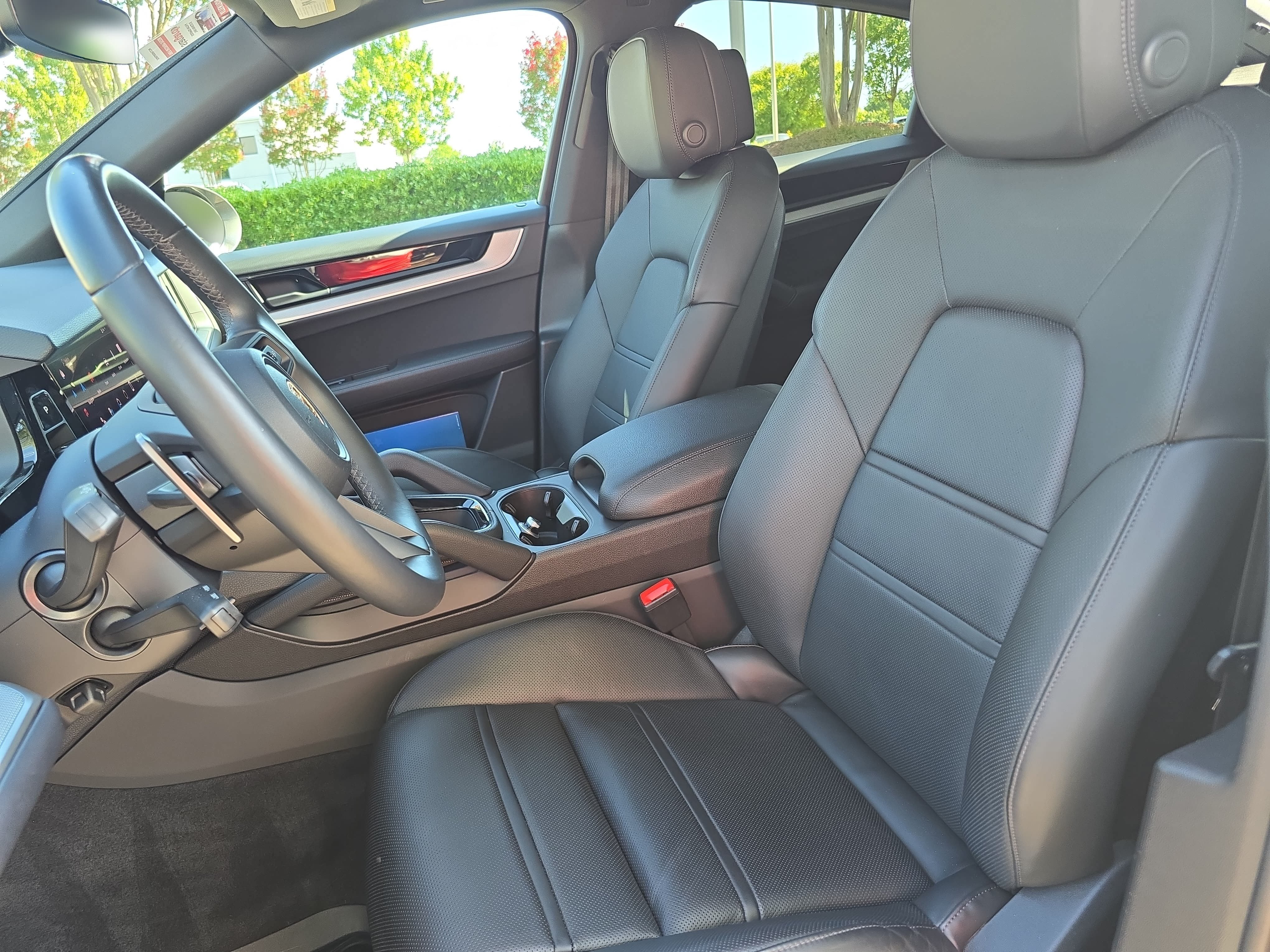 Used 2024 Porsche Cayenne Coupe AWD/4WD image 15