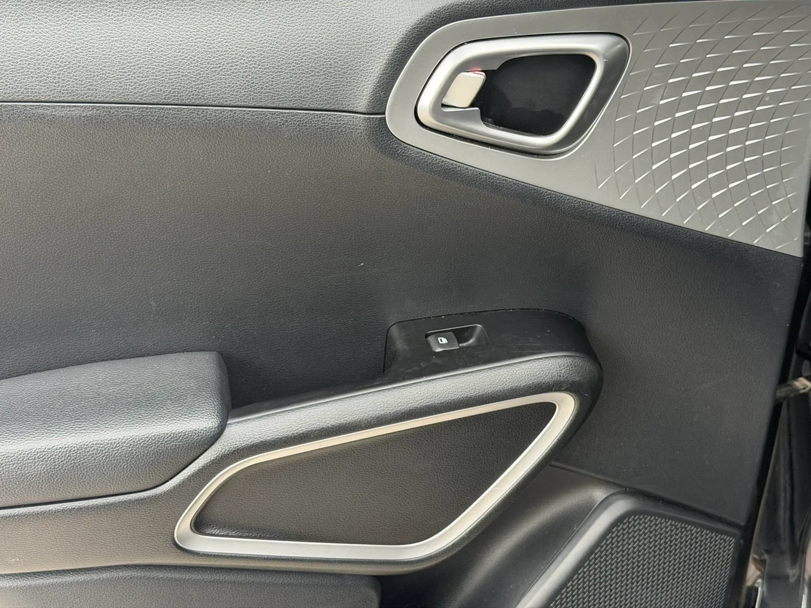 Used 2023 Kia Soul LX w/ LX Technology Package FWD image 17