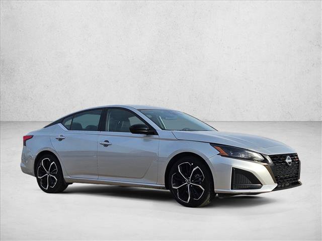 Used 2024 Nissan Altima 2.5 SR video 3