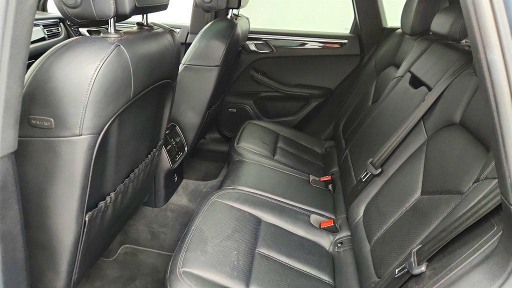 Used 2020 Porsche Macan AWD with Premium Package Plus image 22